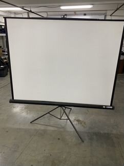 Экран для проектора на 3ноге 180х180