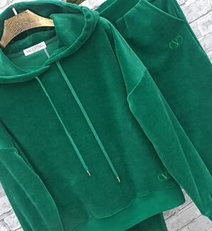 Бархатные костюмы Valentino