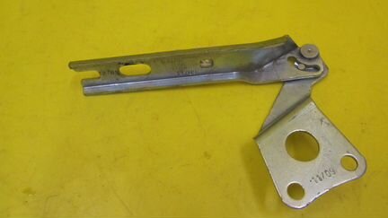 Петля капота правая Skoda Yeti 09-14 5L0823302D
