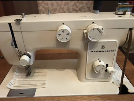Швейная машина Чайка 142 М