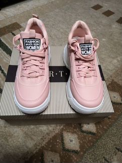 Кроссовки женские 37 размер