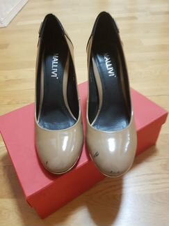 Туфли лакированные, бежевые, 39 раз