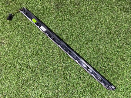 Декоративная накладка обшивки двери передняя левая