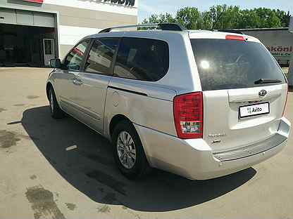 Kia Grand Carnival 2012