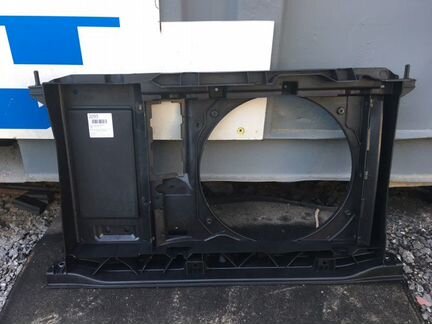 Панель радиатора (телевизор) Peugeot 308 4A/C