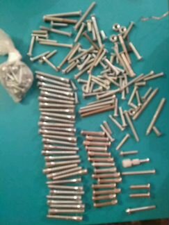 Мебельная фурнитура.Шайбы-заглушки коричневые