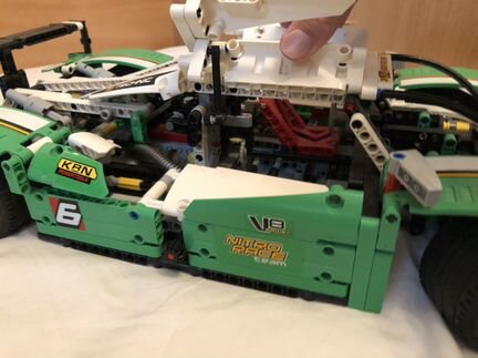 Lego Technic гоночный автомобиль