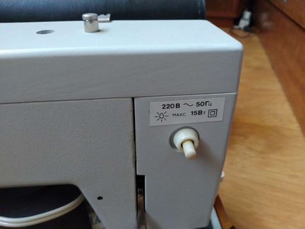 Швейная машина Чайка 143