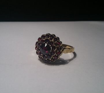 Кольцо с гранатом 