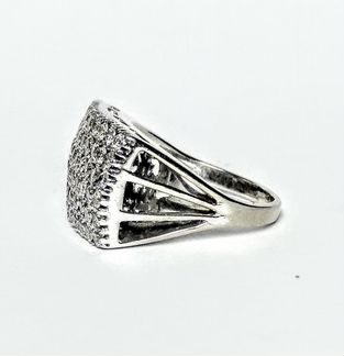 Золотое кольцо с бриллиантами