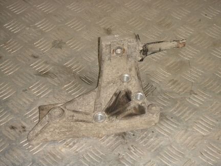 Кронштейн двигателя опорный VW transporter IV 1996