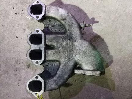 Коллектор впускной 038129713AJ Фольксваген шаран