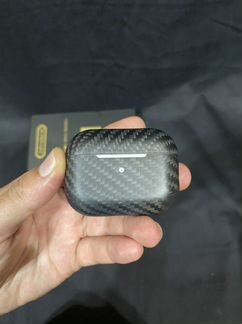 Карбоновый чехол на AirPods Pro