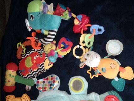 Погремушки, развивающие игрушки