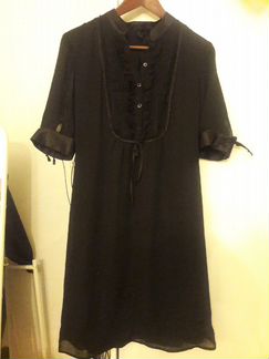 Черное платье benetton