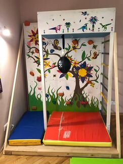 Детский спортивный комплекс скалолазом