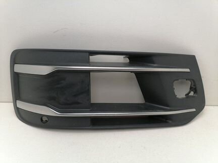 Решетка в бампер передняя правая Audi Q7 4M