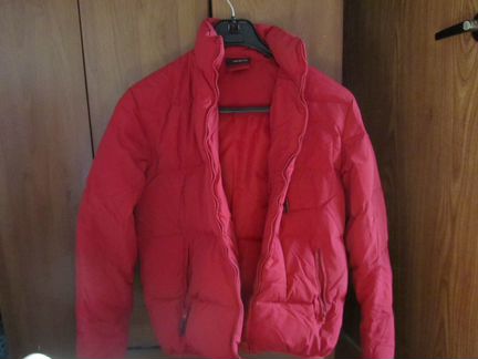 Продаю пуховик (короткий)