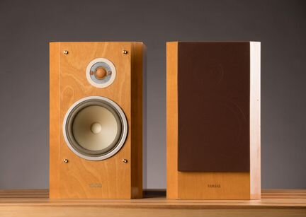 Колонки Yamaha ns-7,топовые полочники на кобальте