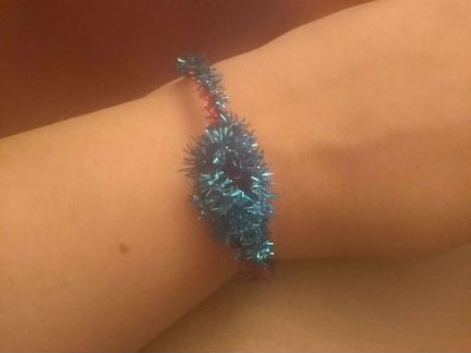 Браслет из блестящей проволки