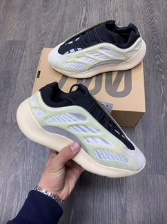 Кроссовки Adidas easy boost 700 кремовые