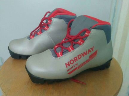 Лыжные ботинки размер 35