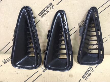 Заглушка в бампер правая Toyota Camry 55 50 с14г